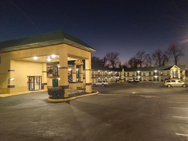 Super 8 by Wyndham Columbia image 1