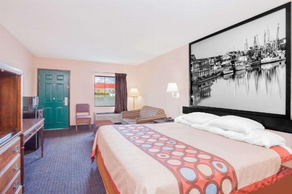 Super 8 by Wyndham Columbia image 10