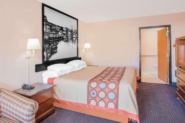 Super 8 by Wyndham Columbia image 18