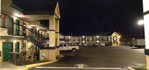 Super 8 by Wyndham Columbia image 5